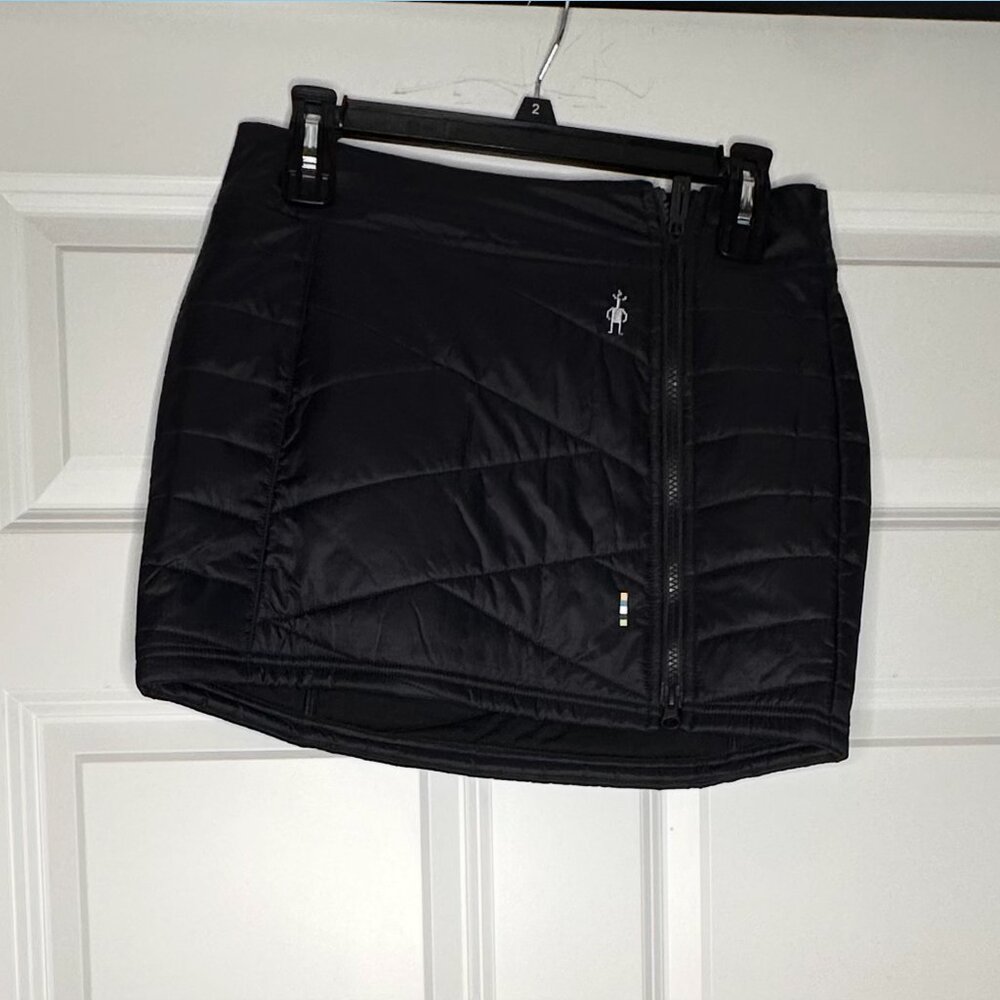 Smartwool Smartloft Zip Skirt – Black, Size XS (NWT)​
This runs a tad small.